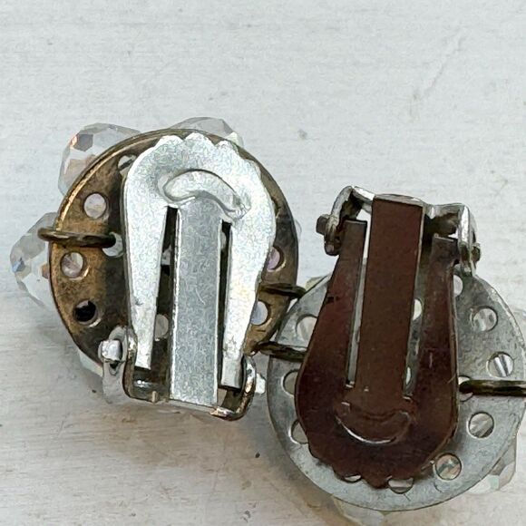 Sparkly Vtg 1950s MCM Aurora Borealis Crystal Cluster Clip On Earrings - Picture 8 of 10